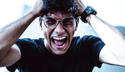 Man clutching his head and screaming. Image by Yogendra Singh from Pixabay. 