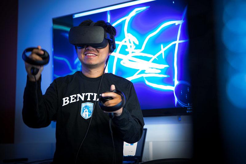 bentley student using virtual reality